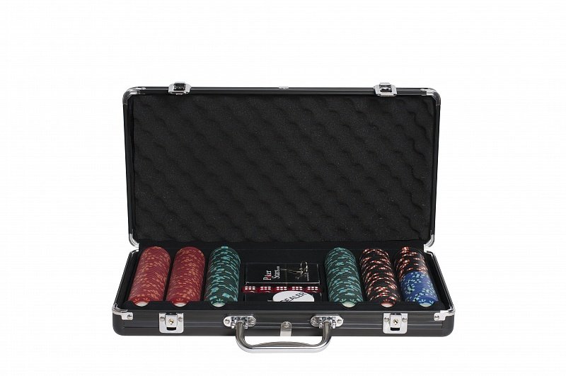 nabor-dlya-pokera-casino-royale-na-300-fishek-1